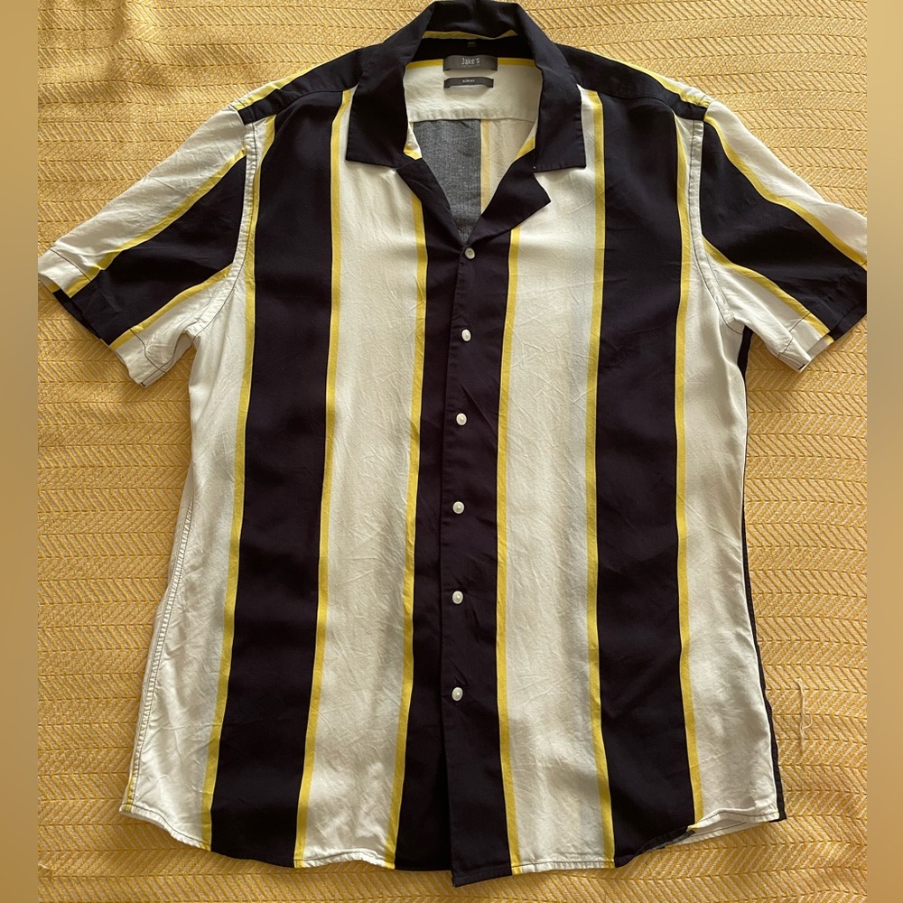 Men’s Jake’s Collection Camp Shirt Size: M (slim fit)